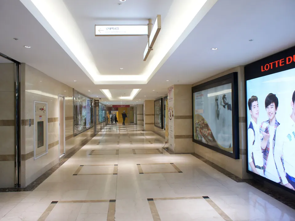 LOTTE DEPARTMENT JAMSIL STORE: B1F 메가씨씨 연결통로