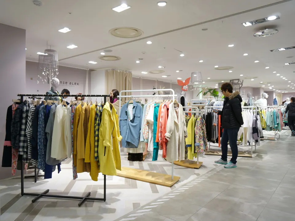 LOTTE YOUNG PLAZA MAIN STORE: 4F 멀티샵