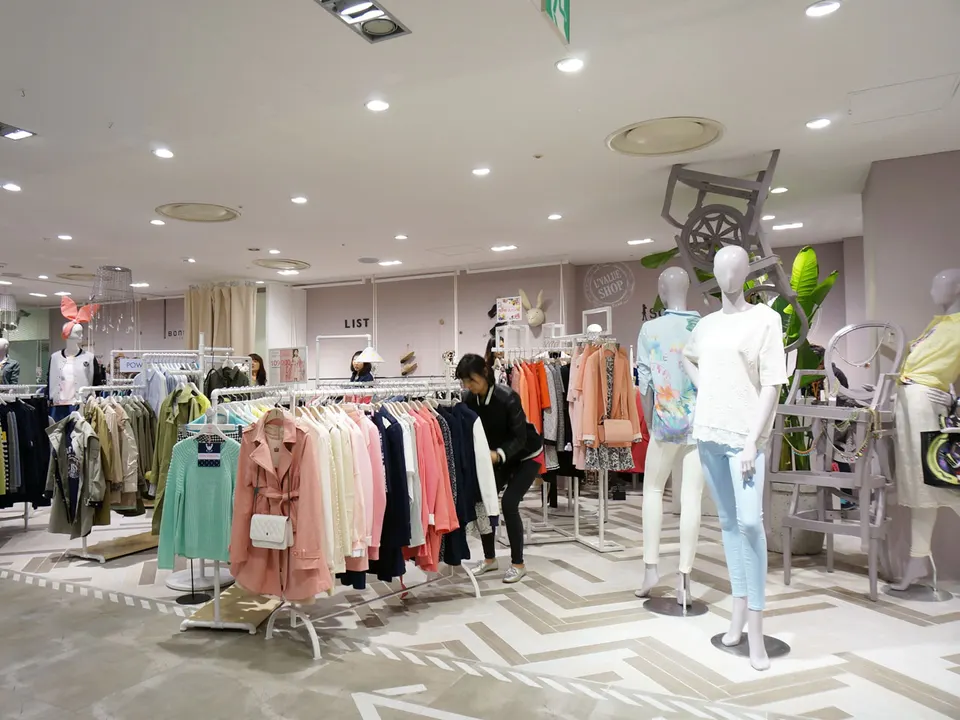 LOTTE YOUNG PLAZA MAIN STORE: 4F 멀티샵