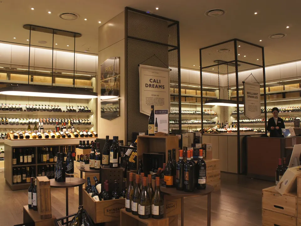 SHINSEGAE DEPARTMENT NEW MAIN STORE: WINE SHOP