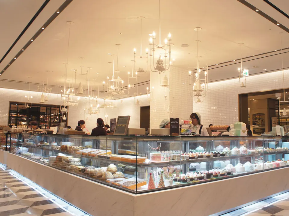 SHINSEGAE DEPARTMENT NEW MAIN STORE: PATISSERIE
