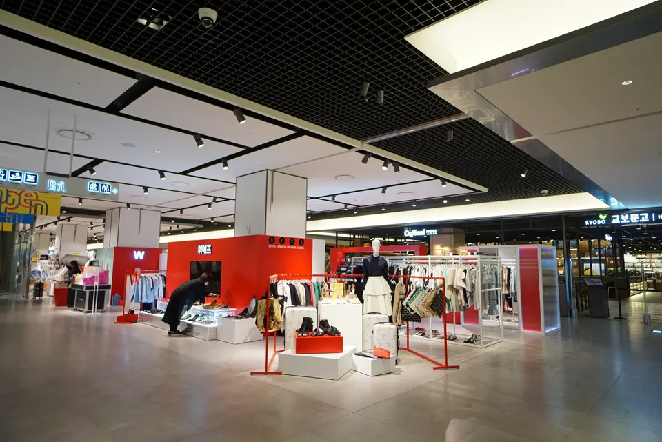 HYUNDAI OUTLET DONGDAEMUN STORE 사진 2