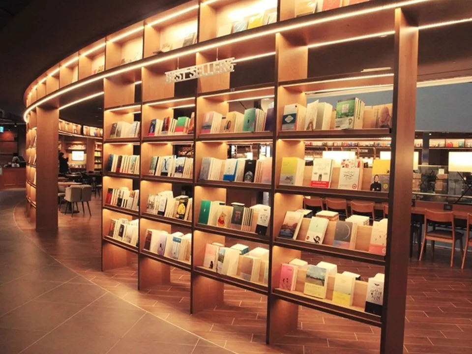YB Books MARIO OUTLET STORE 사진 2