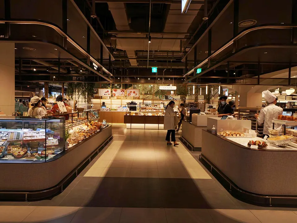 HYUNDAI DEPARTMENT MIA STORE 사진 2